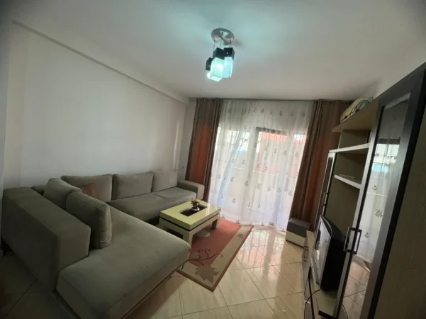 Tirane, jepet me qera apartament 1+1+Ballkon Kati 5, 80 m² 400 € (Astir, afër Rrethit)