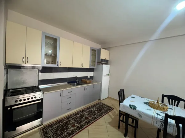 Tirane, jepet me qera apartament 1+1+Ballkon Kati 5, 80 m² 400 € (Astir, afër Rrethit)
