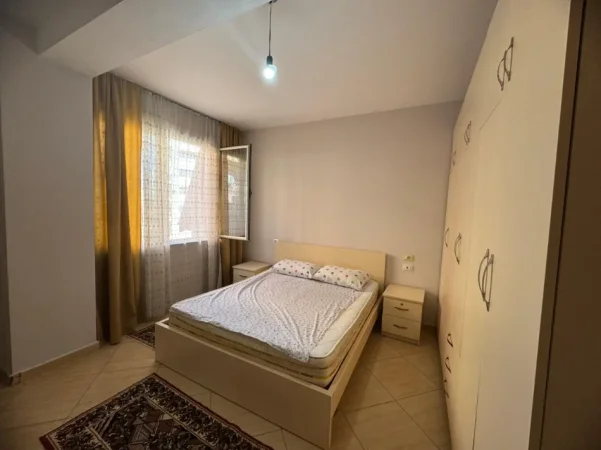 Tirane, jepet me qera apartament 1+1+Ballkon Kati 5, 80 m² 400 € (Astir, afër Rrethit)
