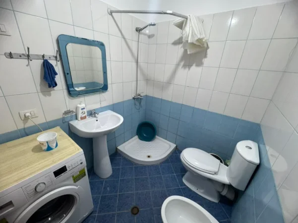 Tirane, jepet me qera apartament 1+1+Ballkon Kati 5, 80 m² 400 € (Astir, afër Rrethit)