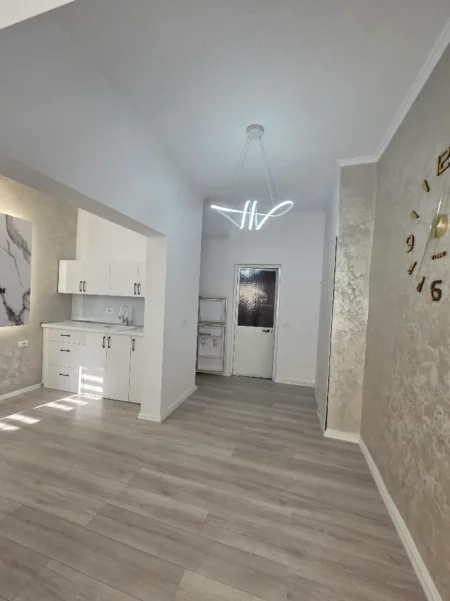 Tirane, jepet me qera  njesi biznesi  Kati 0, 55 m² 400 € (Komuna Parisit)