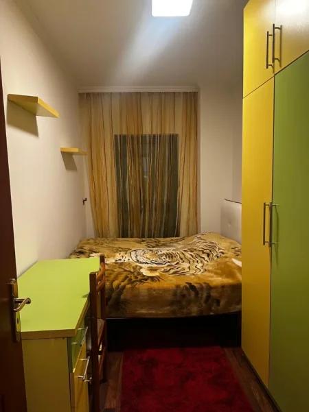Tirane, jepet me qera apartament 2+1+Ballkon Kati 5, 100 m² 700 € (Rruga e kavajes, Him Kolli)