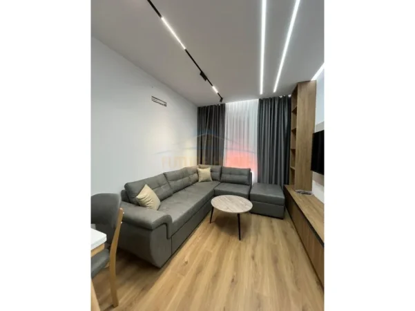 Tirane, jepet me qera apartament 2+1 Kati 7, 85 m² 600 € 