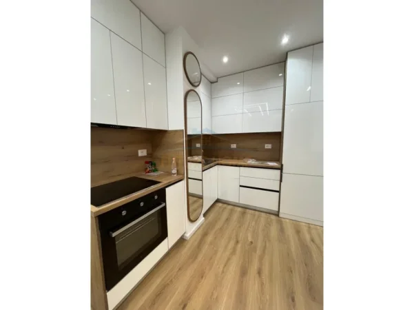 Tirane, jepet me qera apartament 2+1 Kati 7, 85 m² 600 € 