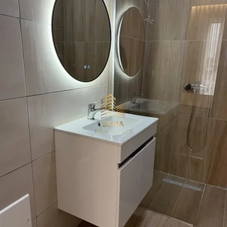 Tirane, jepet me qera apartament 2+1+Ballkon Kati 8, 103 m² 900 € (Don Bosko, Kompleksi Trio Tower)