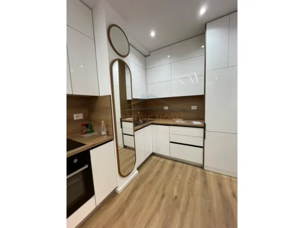 Tirane, jepet me qera apartament 2+1 Kati 7, 85 m² 600 € (Kompleksi Kadiu)