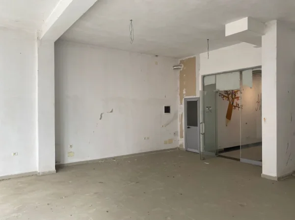 Tirane, shitet ambjent biznesi Kati 1, 69 m² 85.000 € (Paskuqan)