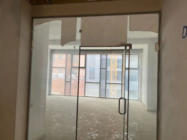 Tirane, shitet ambjent biznesi Kati 1, 69 m² 85.000 € (Paskuqan)