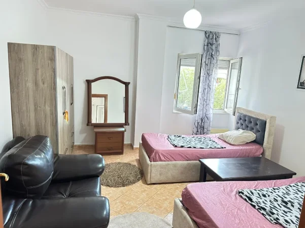 Tirane, jepet me qera apartament 2+1 Kati 3, 115 m² 65000 lek (Zogu i Zi)