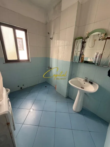 Tirane, jepet me qera apartament 1+1 Kati 2, 55 m² 300 € (ASTIR)