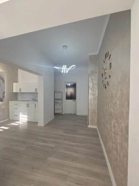 Tirane, jepet me qera ambjent biznesi Kati 0, 55 m² 400 € 