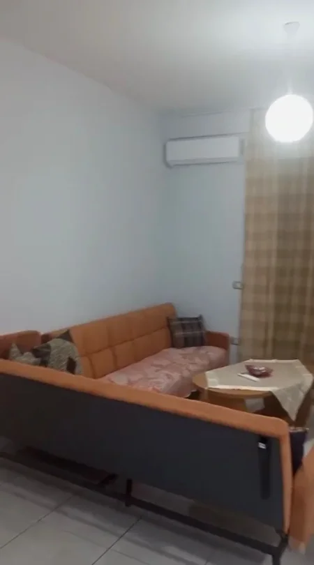 Tirane, jepet me qera apartament 3+1 Kati 2, 150 m² 500 € (Restorant Fresku)