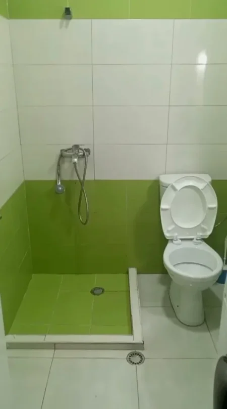 Tirane, jepet me qera apartament 3+1 Kati 2, 150 m² 500 € (Restorant Fresku)