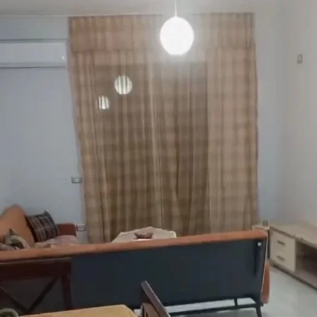 Tirane, jepet me qera apartament 3+1 Kati 2, 150 m² 500 € (Restorant Fresku)