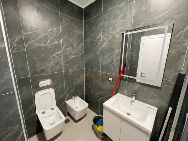 Tirane, jepet me qera apartament 1+1 Kati 5, 68 m² 700 € (Kompleksi Ndregjoni)