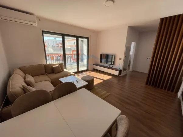 Tirane, jepet me qera apartament 1+1 Kati 5, 68 m² 700 € (Kompleksi Ndregjoni)