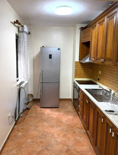 Tirane, jepet me qera apartament 2+1 , 90 m² 500 € 
