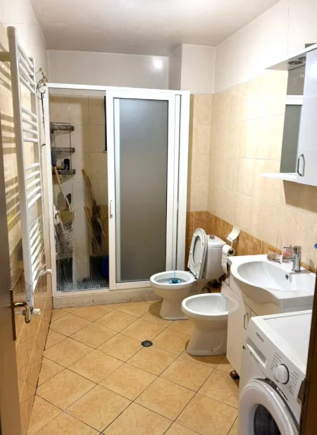 Tirane, jepet me qera apartament 2+1 , 90 m² 500 € 