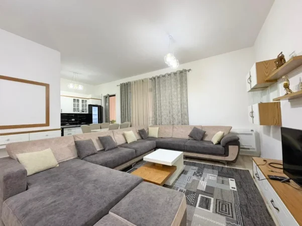 Tirane, jepet me qera apartament 4+1 Kati 7, 120 m² 1.200 € (Delijorgji)