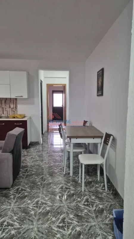 Tirane, jepet me qera apartament 2+1+Ballkon Kati 4, 80 m² 630 € (Sheshi Willson)