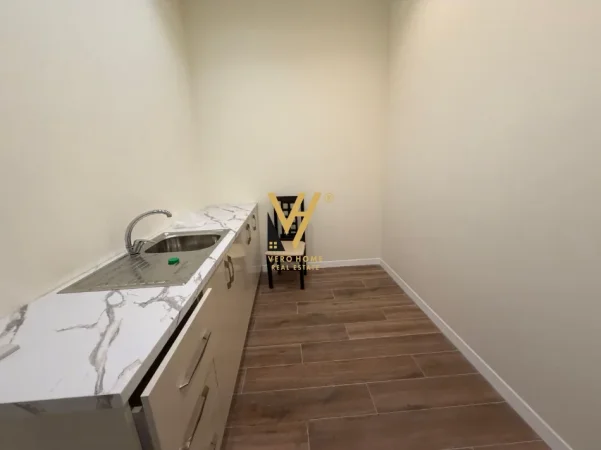 Tirane, shitet ambjent biznesi Kati 0, 222 m² 270.000 € (BUNKART)