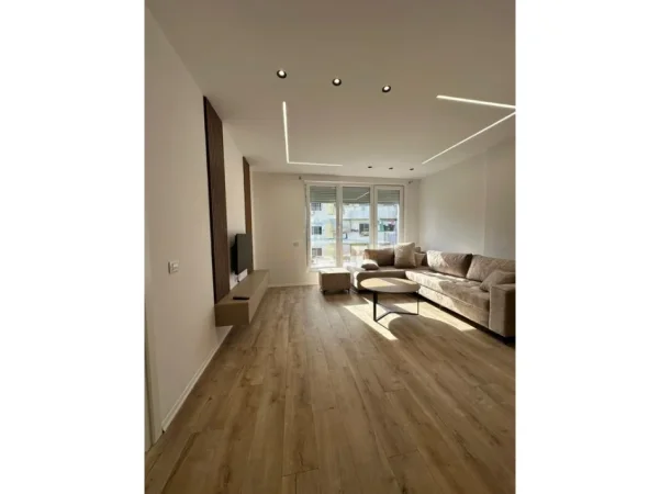 Tirane, jepet me qera apartament 1+1 Kati 3, 65 m² 600 € (Jordan Misja)