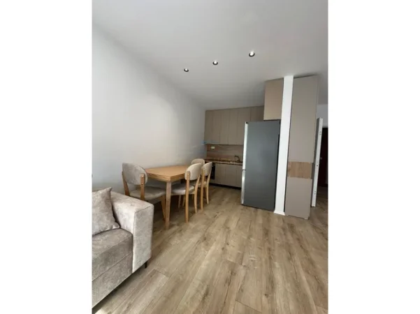 Tirane, jepet me qera apartament 1+1 Kati 3, 65 m² 600 € (Jordan Misja)
