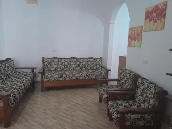 Tirane, jepet me qera shtepi 1+1 Kati 3, 60 m² 350 € (Vila L Astir prane Pasticeri Nela)