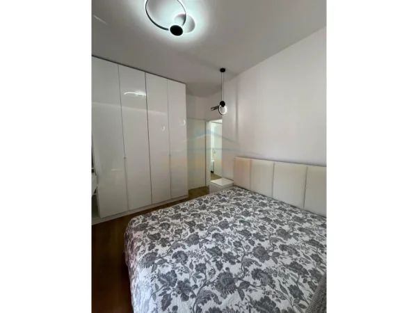 Tirane, jepet me qera apartament 2+1+Ballkon Kati 7, 85 m² 600 € (Kompleksi Kadiu)