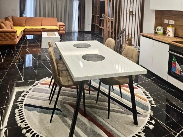 Tirane, jepet me qera apartament 2+1 Kati 2, 90 m² 780 € (Rruga e Dafinave)