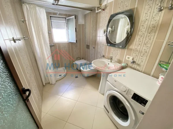 Tirane, jepet me qera apartament 1+1+Ballkon Kati 4, 61 m² 570 € (Rruga Mine Peza)