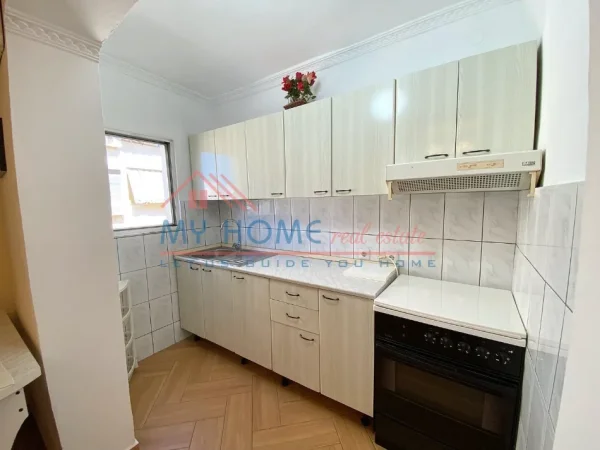 Tirane, jepet me qera apartament 1+1+Ballkon Kati 4, 61 m² 570 € (Rruga Mine Peza)