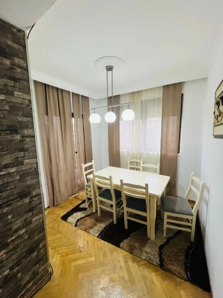 Tirane, jepet me qera 3+1+parkim , 125 m² 700 € (Don Bosko pallati Almaku)