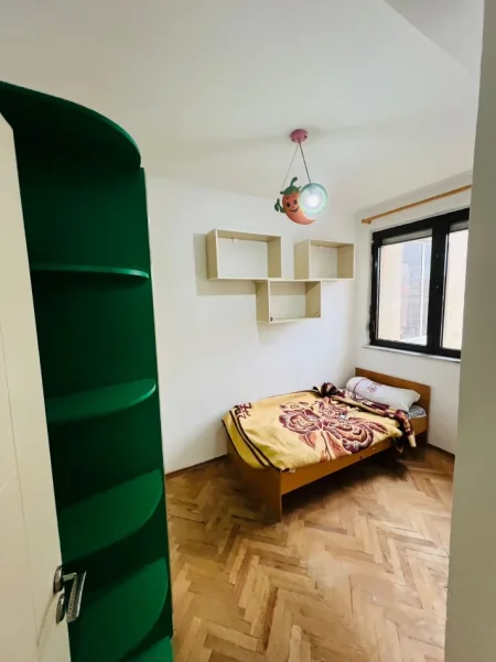 Tirane, jepet me qera 3+1+parkim , 125 m² 700 € (Don Bosko pallati Almaku)