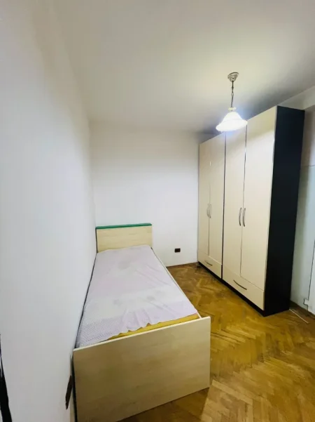 Tirane, jepet me qera 3+1+parkim , 125 m² 700 € (Don Bosko pallati Almaku)