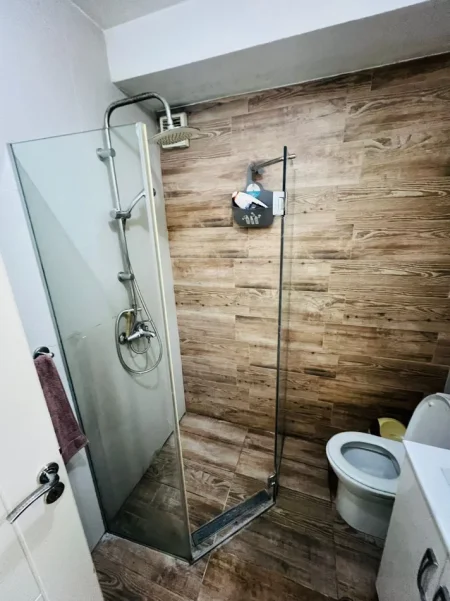Tirane, jepet me qera 3+1+parkim , 125 m² 700 € (Don Bosko pallati Almaku)