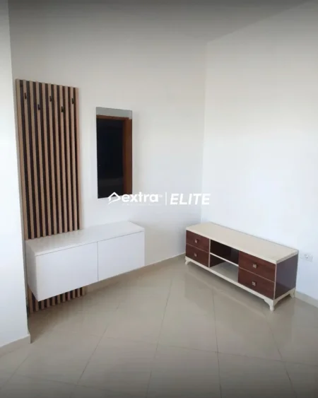 Tirane, jepet me qera apartament 2+1 Kati 4, 90 m² 600 € (Perball shkolles Vaçe Zela)