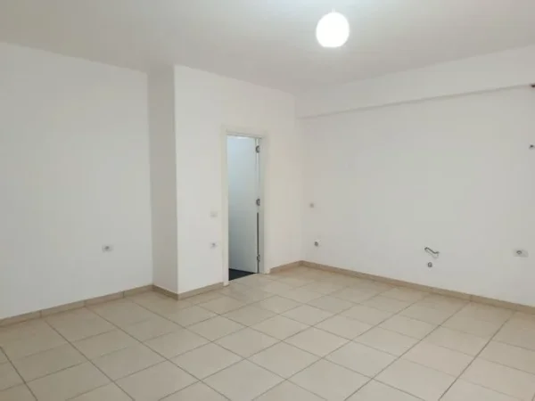 Tirane, jepet me qera garsonier Kati 0, 40 m² 300 € (rruga siri kodra)