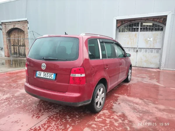Tirane, shes makine Touran Nafte, e kuqe automatik Kondicioner 4.000 €