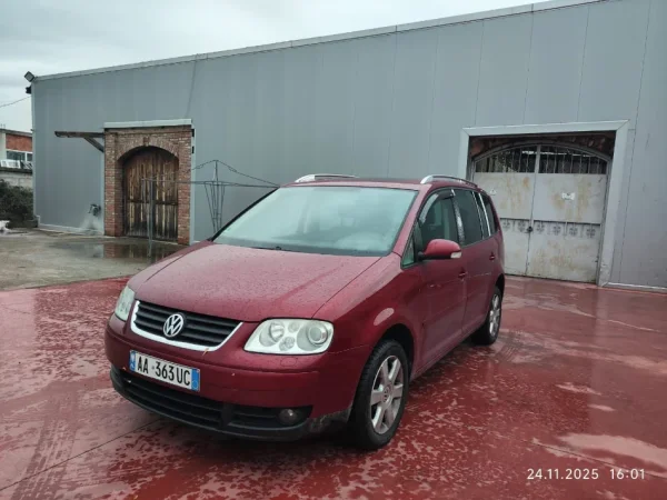 Tirane, shes makine Touran Nafte, e kuqe automatik Kondicioner 4.000 €