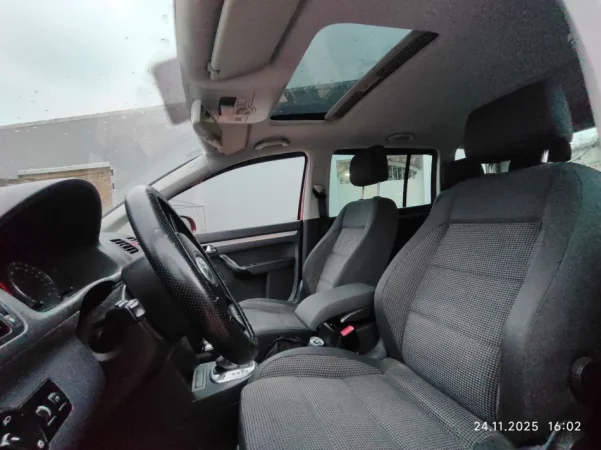 Tirane, shes makine Touran Nafte, e kuqe automatik Kondicioner 4.000 €