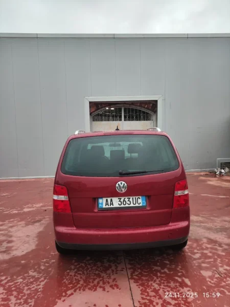 Tirane, shes makine Touran Nafte, e kuqe automatik Kondicioner 4.000 €