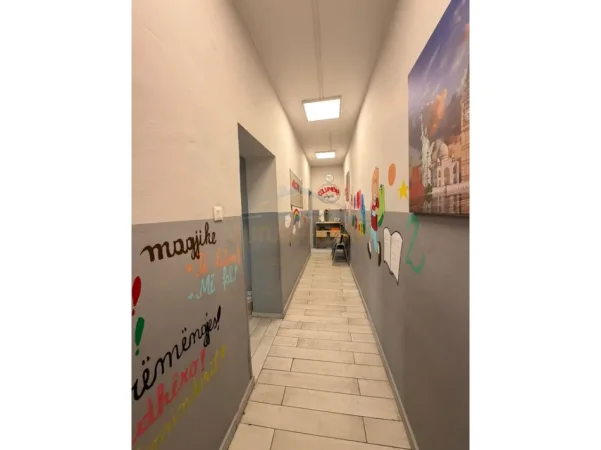 Tirane, jepet me qera ambjent biznesi Kati 3, 97 m² 1.100 € (Blloku)