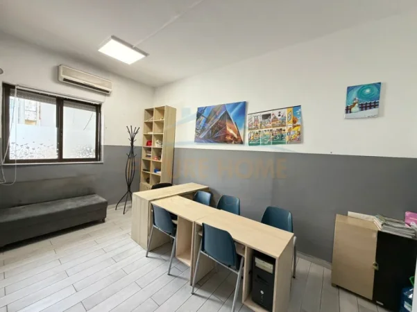 Tirane, jepet me qera ambjent biznesi Kati 3, 97 m² 1.100 € (Blloku)