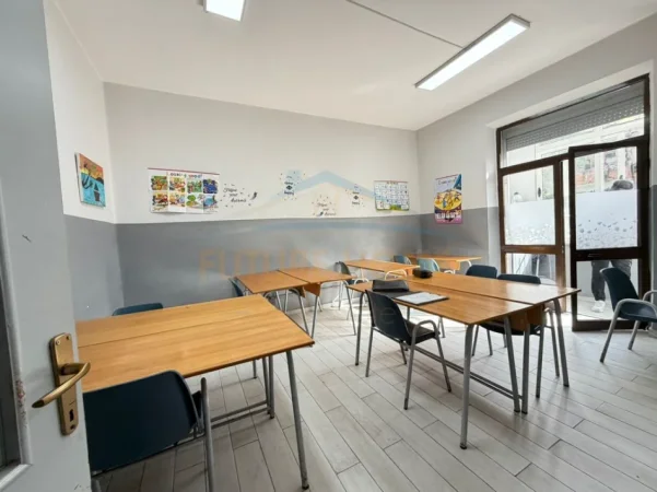 Tirane, jepet me qera ambjent biznesi Kati 3, 97 m² 1.100 € (Blloku)