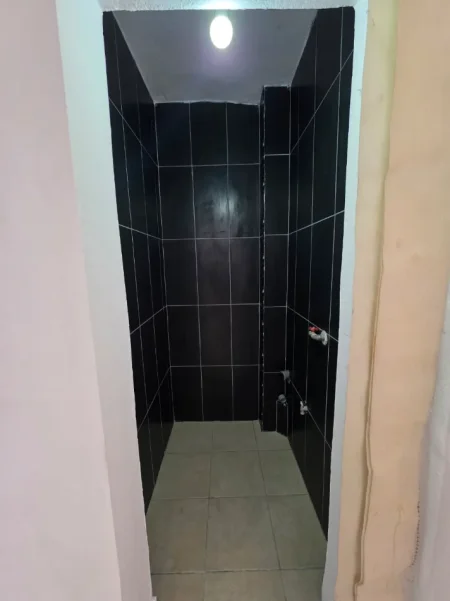 JEPET ME QERA AMBJENT PER ZYRA , RRUGA MUHAMET GJOLLESHA