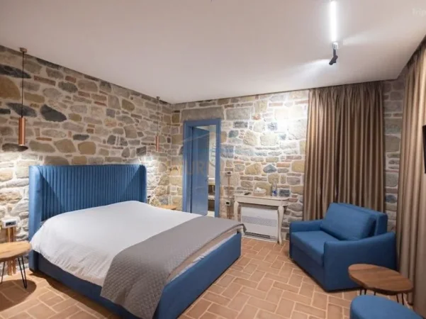 Korce, shitet HOTEL 3 Katshe , 260 m² 400.000 € (KORCE)