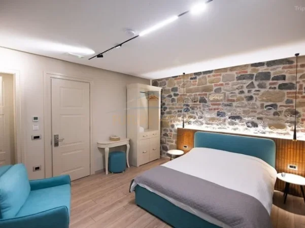 Korce, shitet HOTEL 3 Katshe , 260 m² 400.000 € (KORCE)