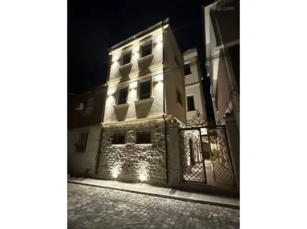 Korce, shitet HOTEL 3 Katshe , 260 m² 400.000 € (KORCE)