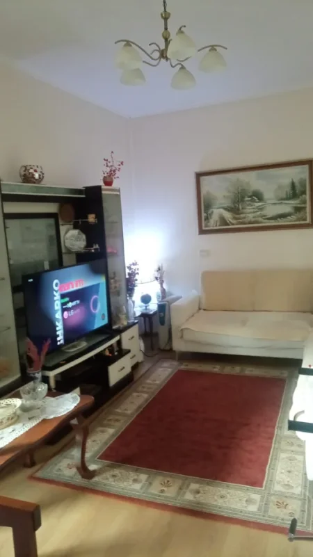 Tirane, jepet me qera apartament 1+1 Kati 2, 70 m² 450 € (RRUGA E ELBASANIT)